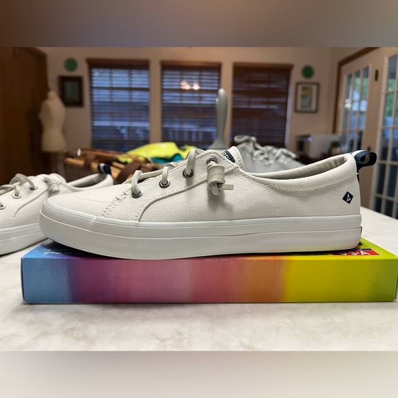 Sperry crest Vibe white with navy trim canvas sneakers, 8.5, nwot. - Picture 6 of 12